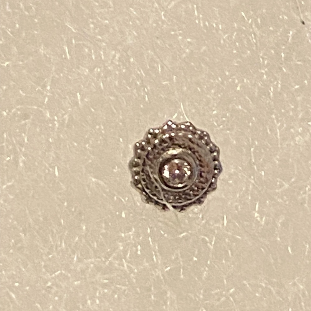 BVLA Afghan round nostril white gold white Diamond.
